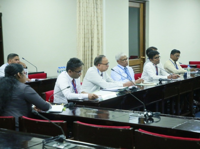 நுண் நிதிக் கடன்களை மீளச் செலுத்த முடியாதவர்கள் பற்றிய தகவல்களைச் சேகரிப்பதற்கு நடவடிக்கை எடுக்குமாறு அமைச்சுசார் ஆலோசனைக் குழுவினால் நியமிக்கப்பட்ட உபகுழு அதிகாரிகளுக்கு அறிவுறுத்தல்